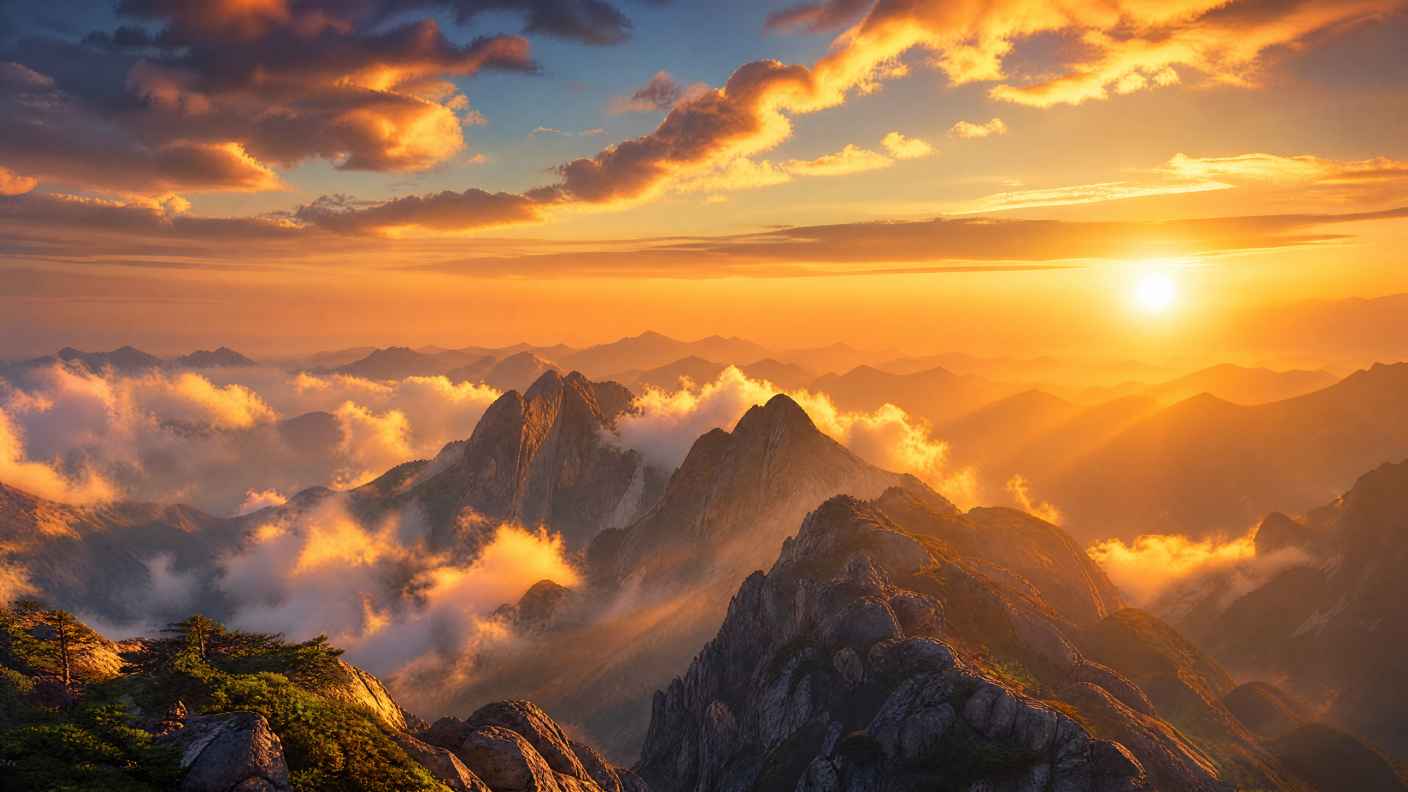 山间夕阳 余晖洒峰 云层染金 远山朦胧 唯美风光 4K 壁纸