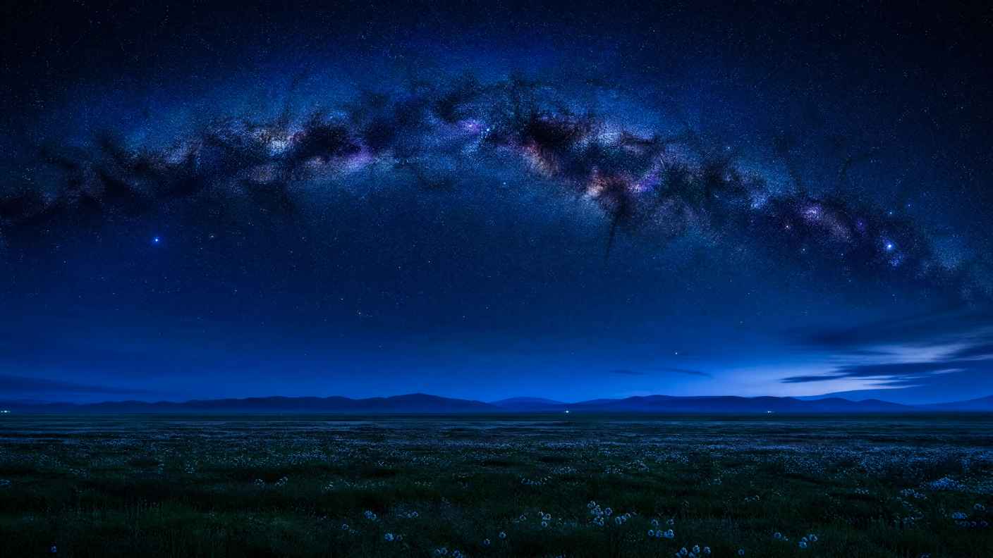 草原星空 银河倒挂 暗夜蓝调 辽阔原野 4K 壁纸